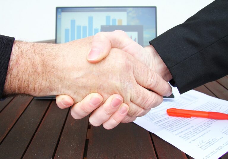 会社設立後に個人契約から法人契約へ切替えるべき理由は？